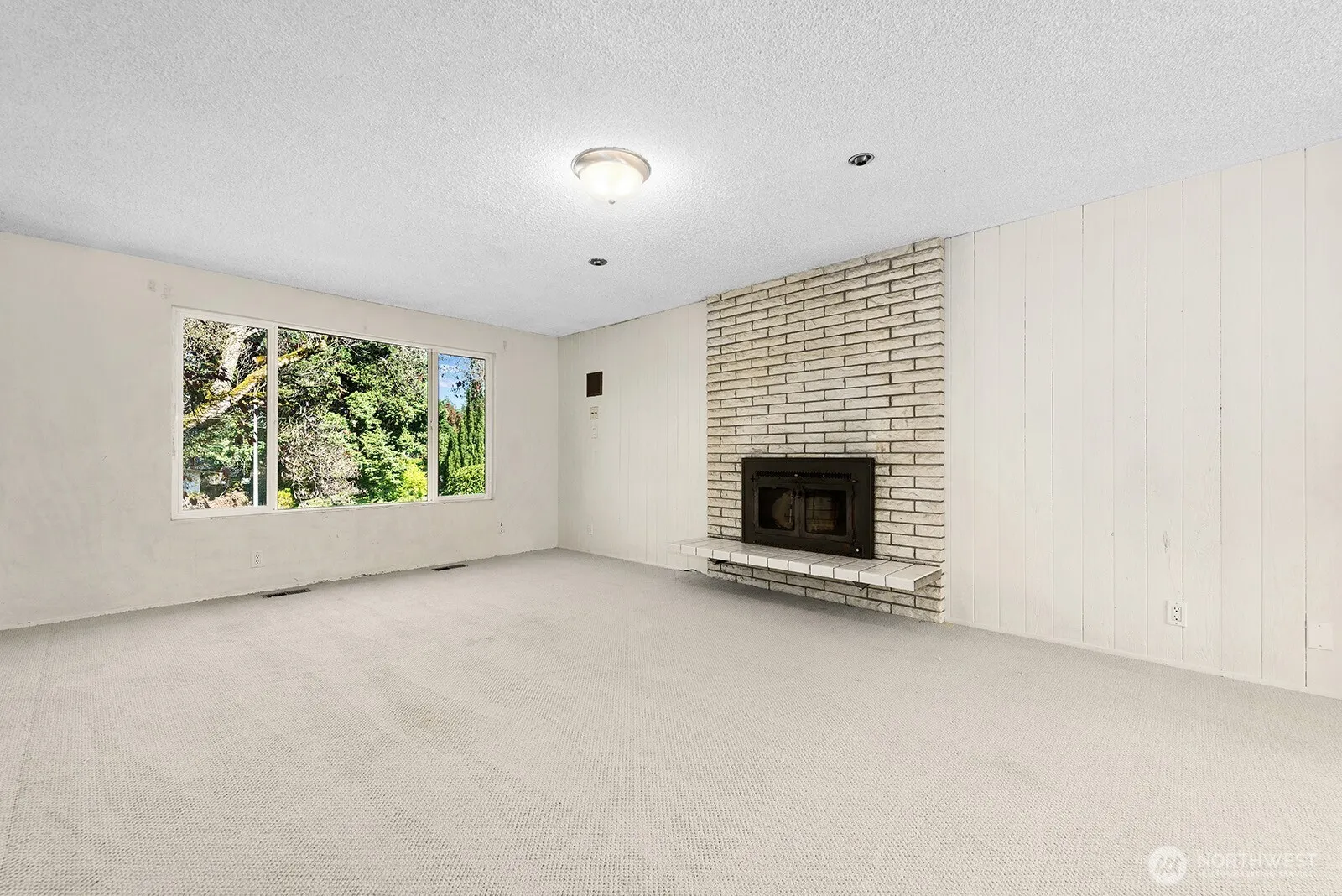 14221 SE 10th Place , Bellevue, WA 98007-5416