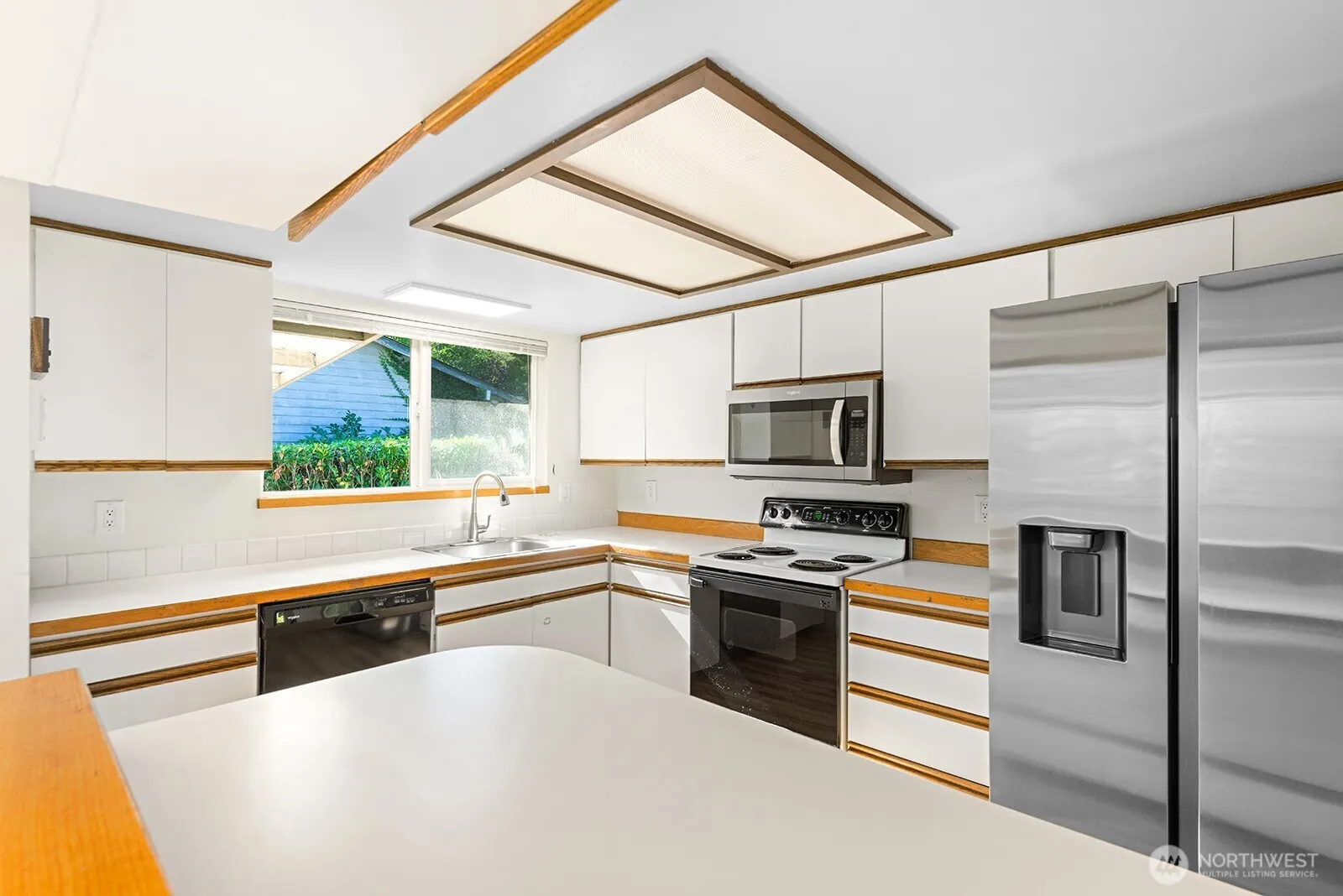 14221 SE 10th Place , Bellevue, WA 98007-5416