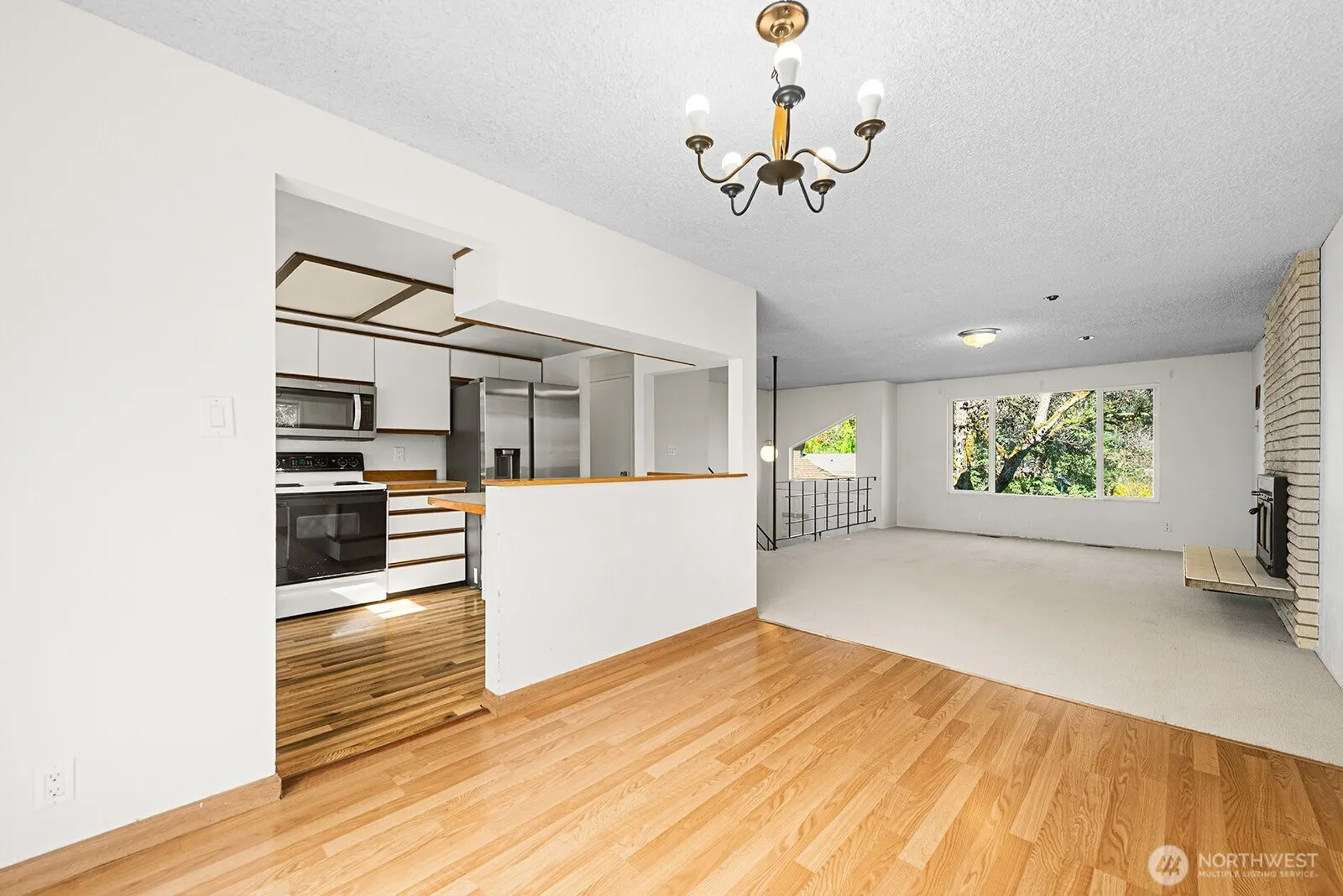 14221 SE 10th Place , Bellevue, WA 98007-5416