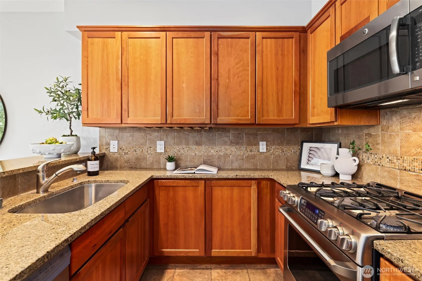 4202 Linden Avenue N, Seattle, WA 98103