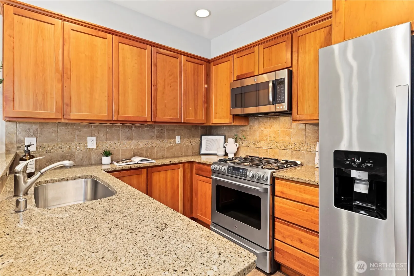 4202 Linden Avenue N, Seattle, WA 98103
