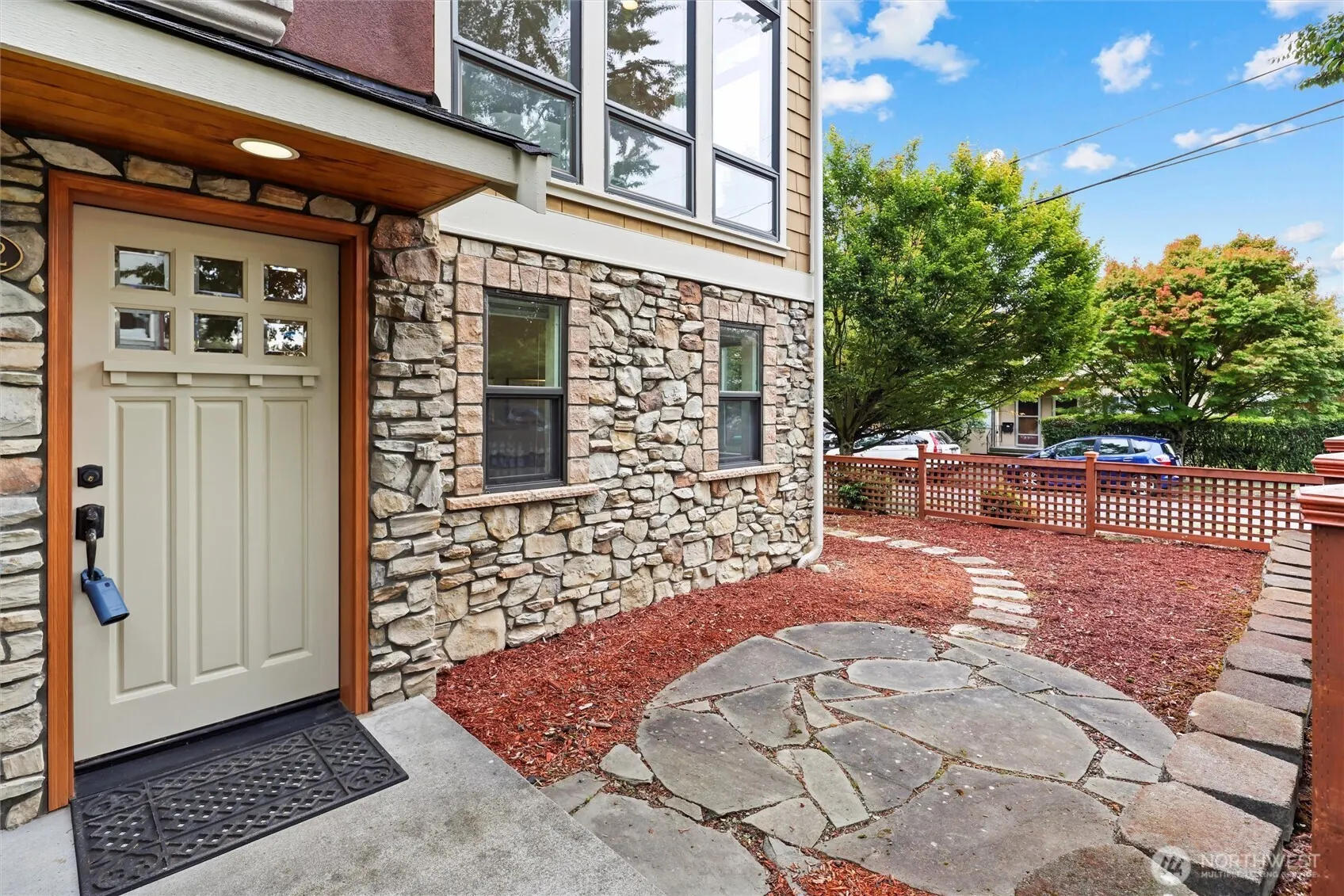4202 Linden Avenue N, Seattle, WA 98103