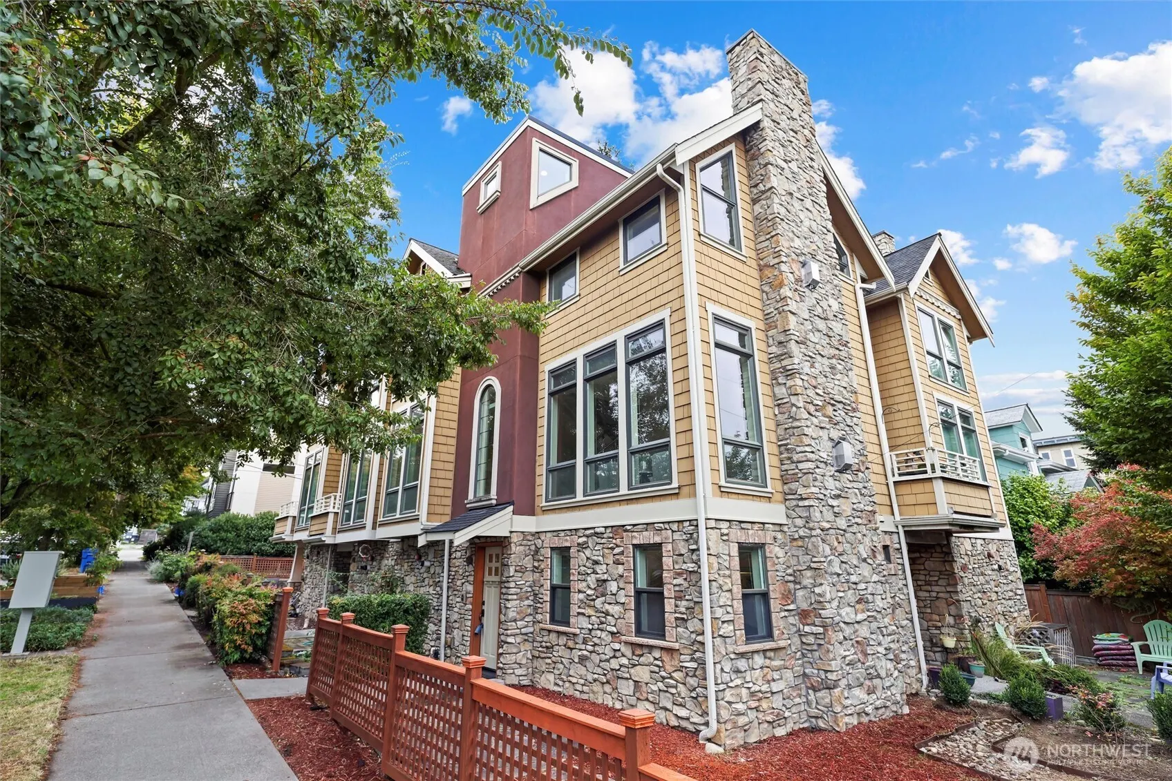 4202 Linden Avenue N, Seattle, WA 98103