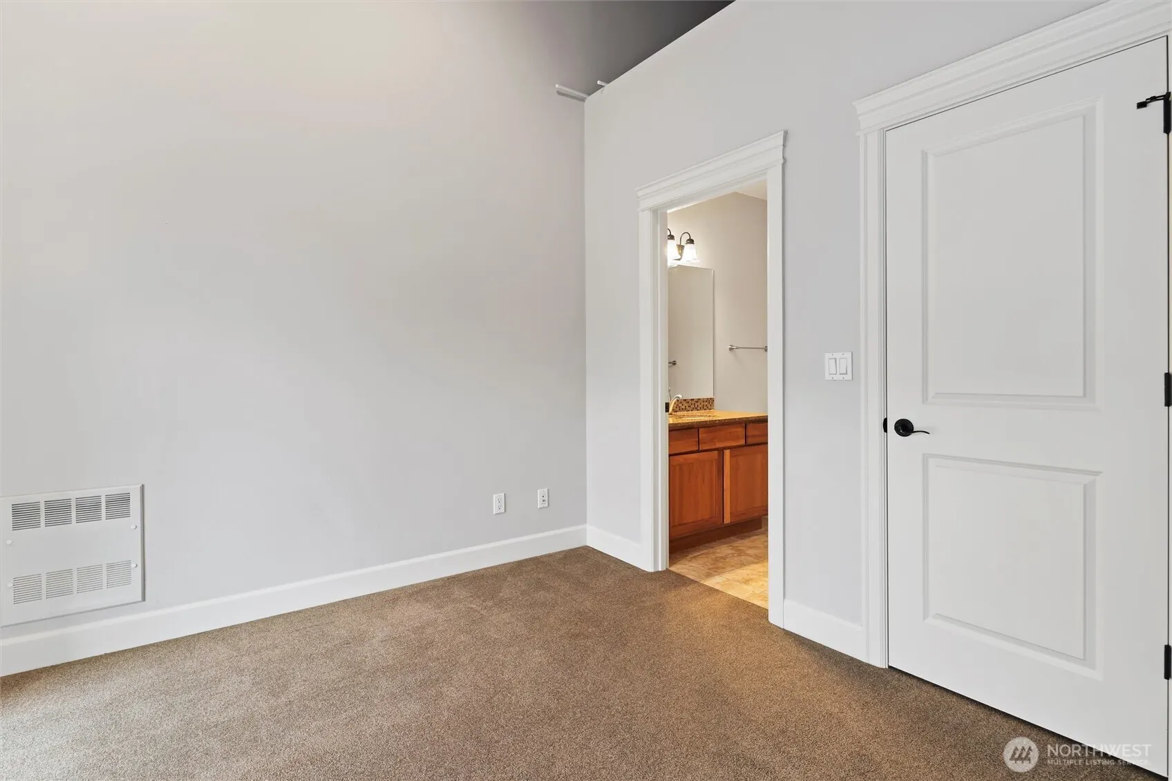 4202 Linden Avenue N, Seattle, WA 98103