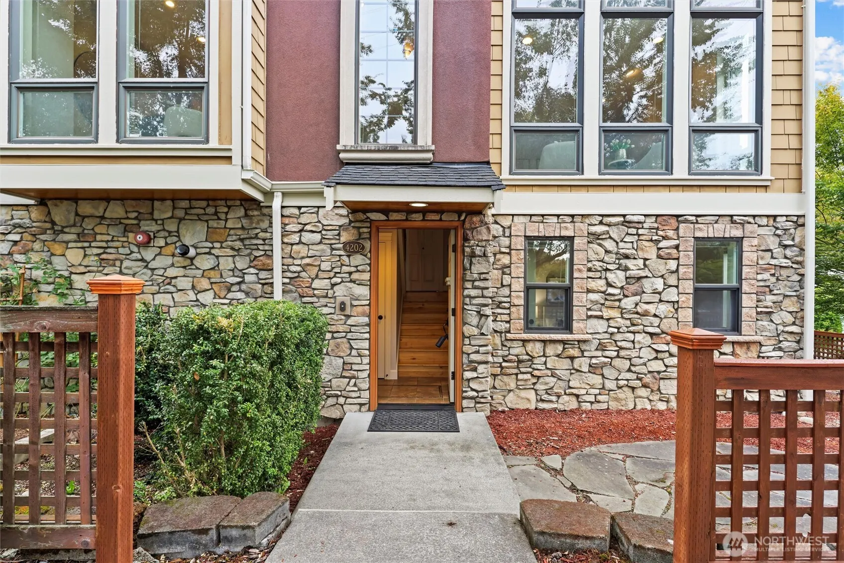 4202 Linden Avenue N, Seattle, WA 98103