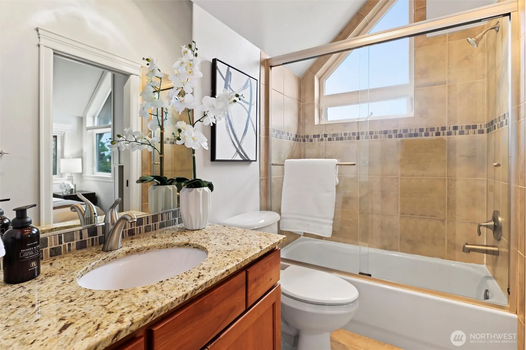 4202 Linden Avenue N, Seattle, WA 98103