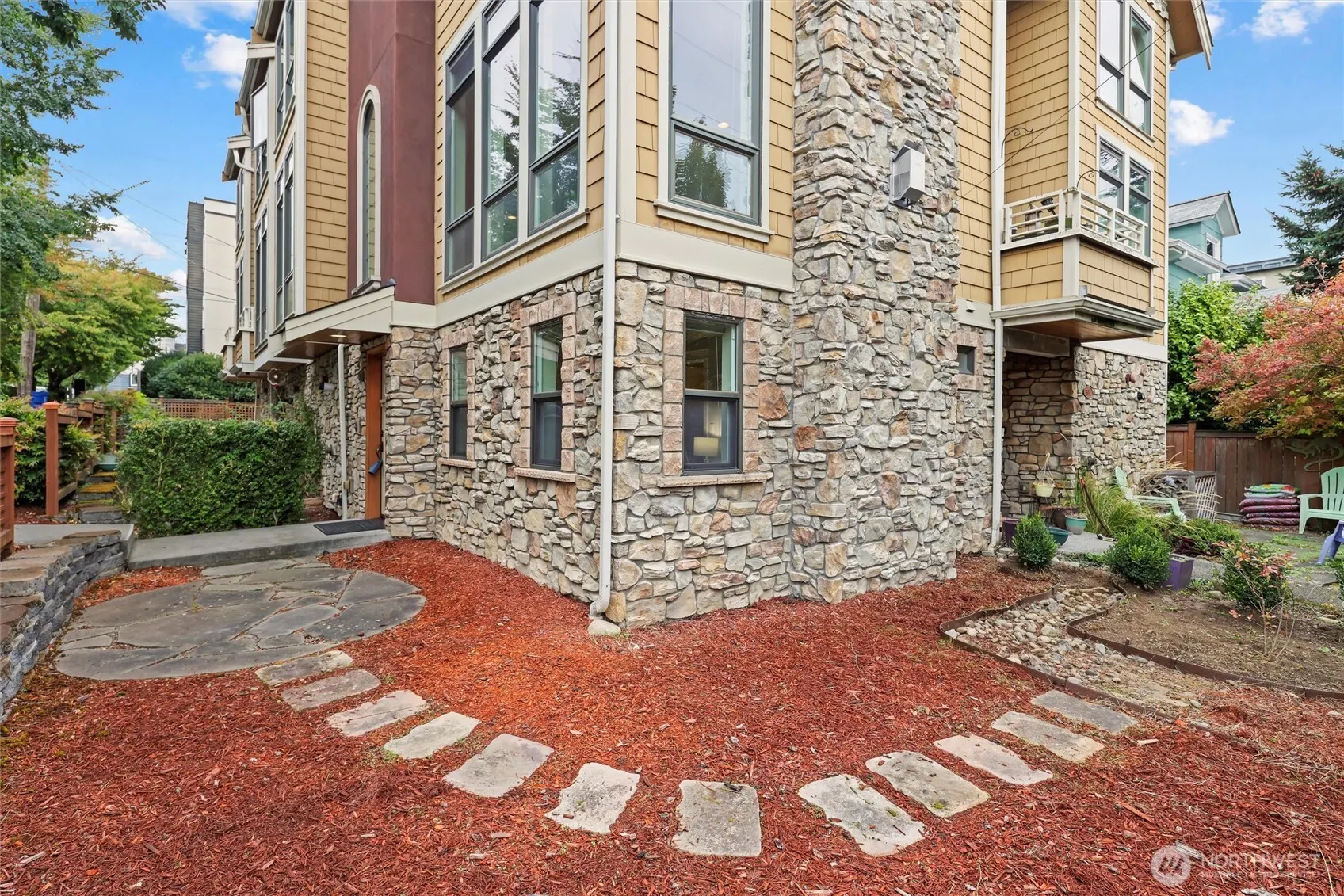 4202 Linden Avenue N, Seattle, WA 98103