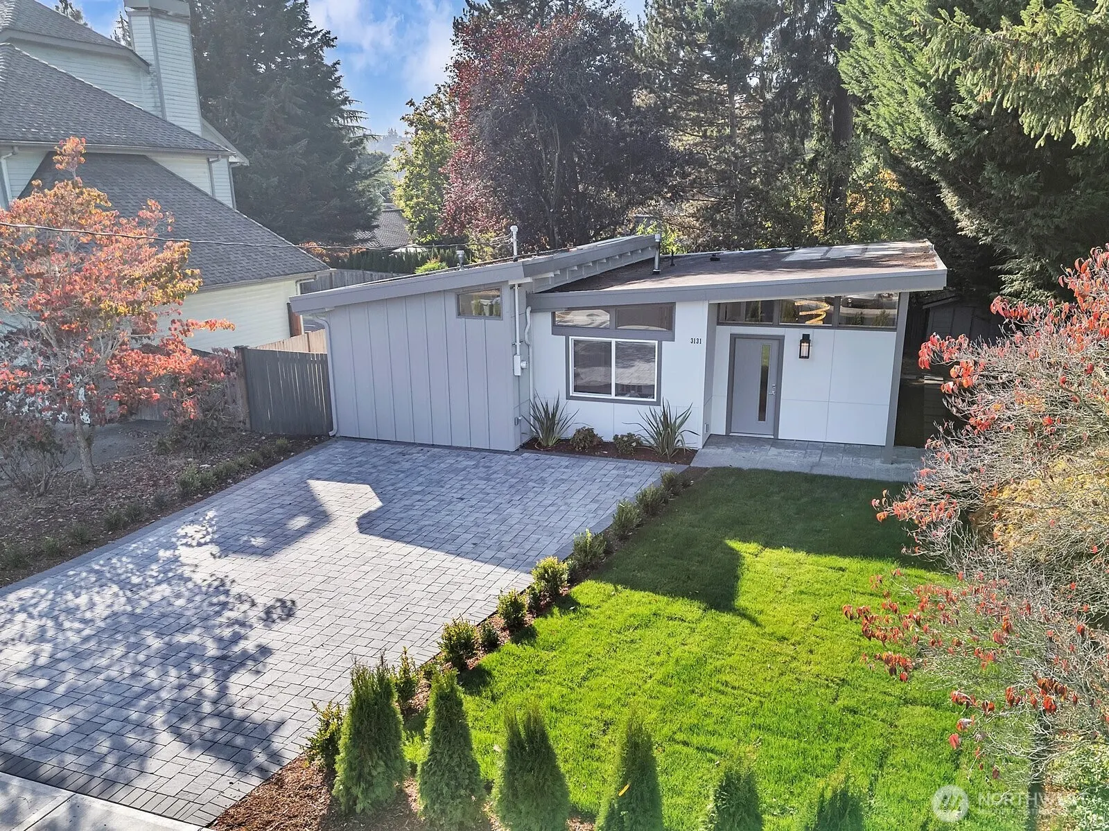 112 Th SE 3131 Avenue , Bellevue, WA 98004