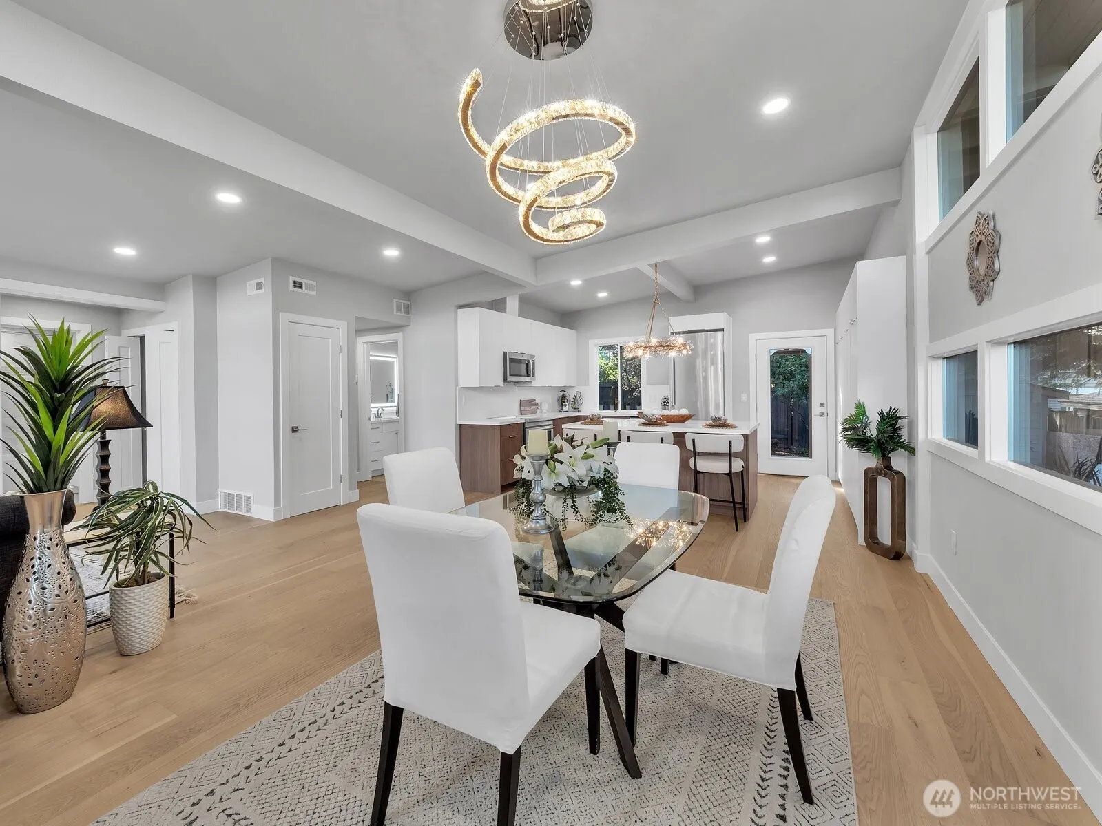 112 Th SE 3131 Avenue , Bellevue, WA 98004