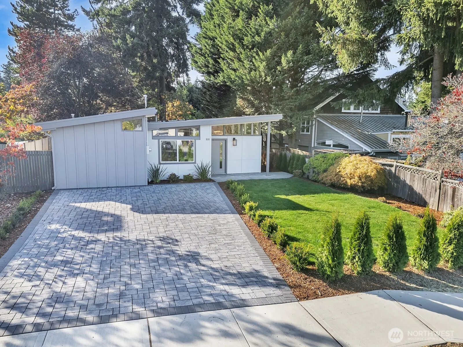 112 Th SE 3131 Avenue , Bellevue, WA 98004