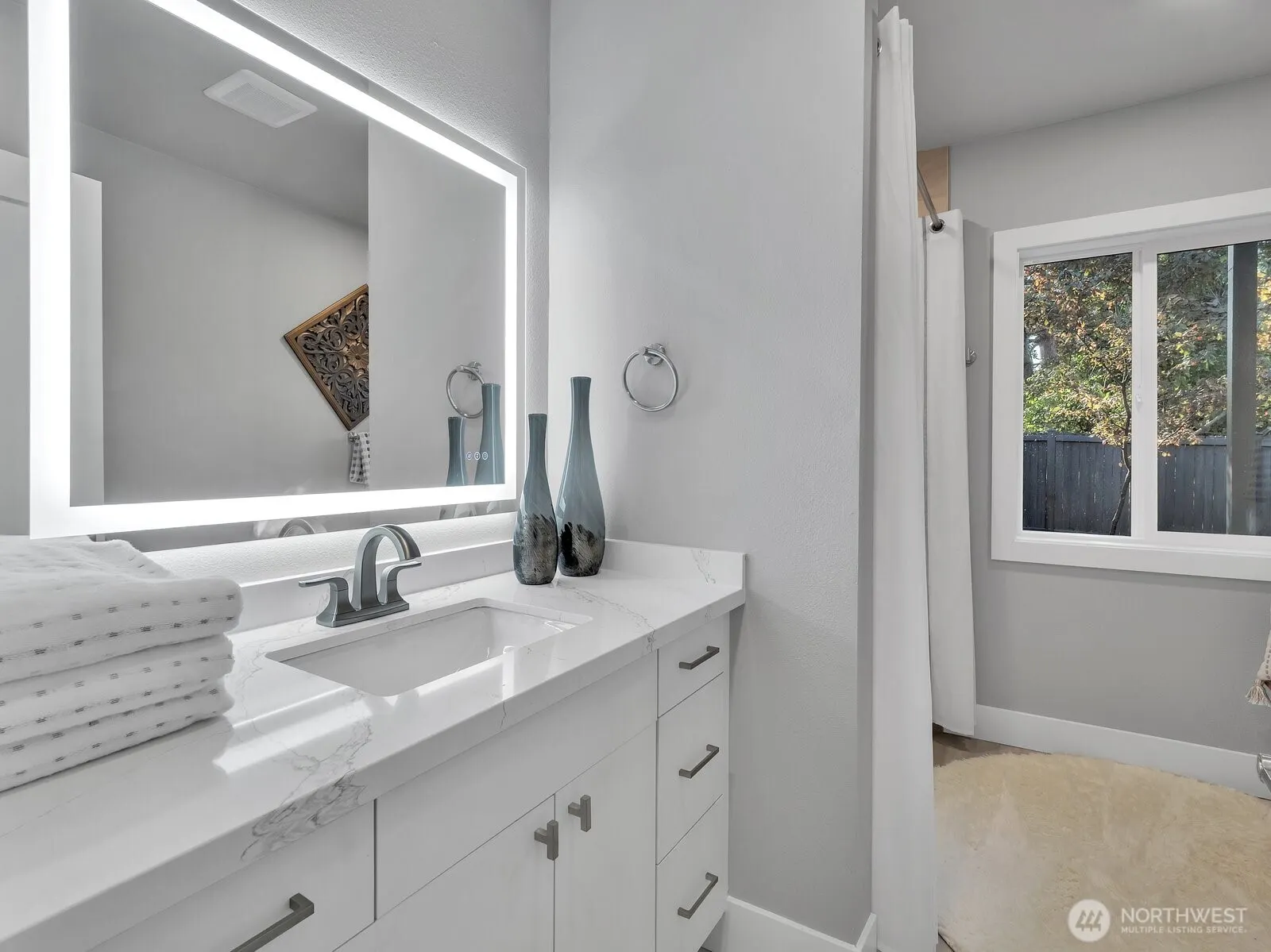 112 Th SE 3131 Avenue , Bellevue, WA 98004