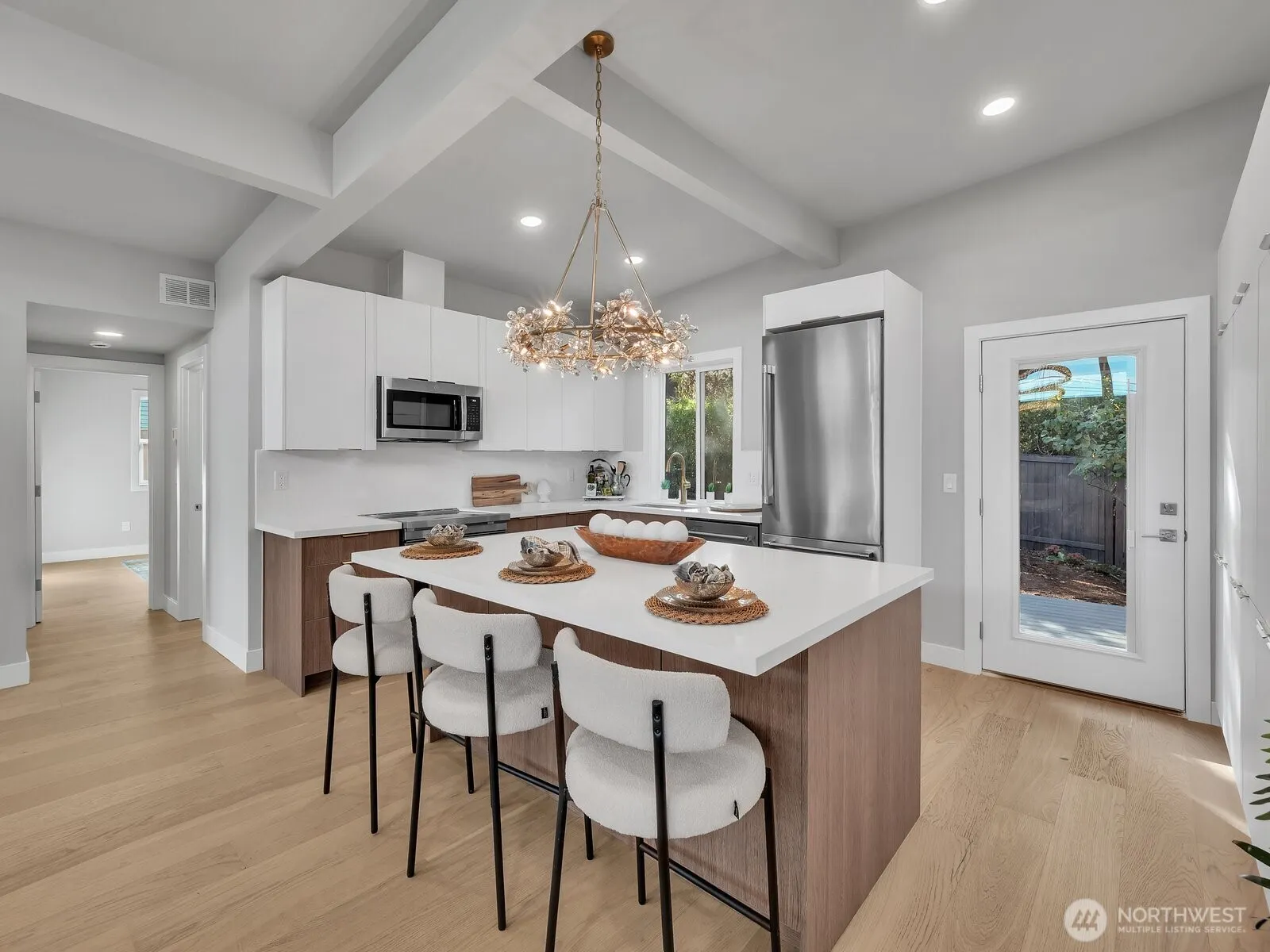 112 Th SE 3131 Avenue , Bellevue, WA 98004
