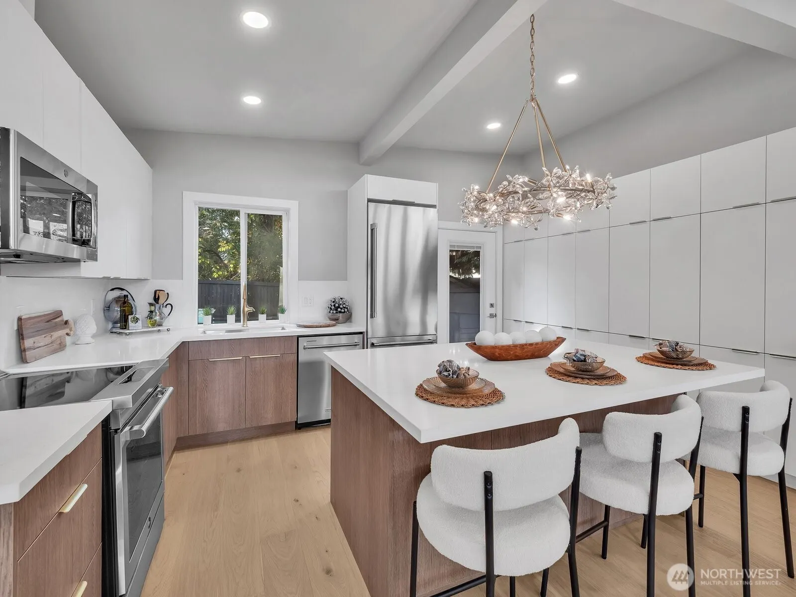 112 Th SE 3131 Avenue , Bellevue, WA 98004