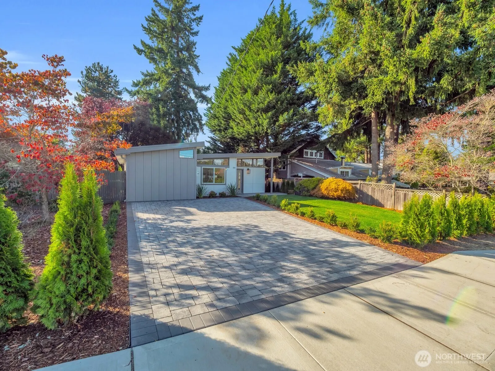 112 Th SE 3131 Avenue , Bellevue, WA 98004