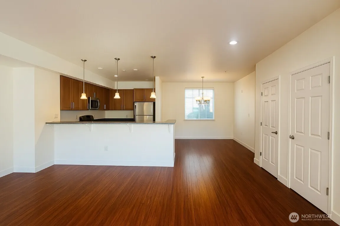 978 Edmonds Avenue NE #F, Renton, WA 98056