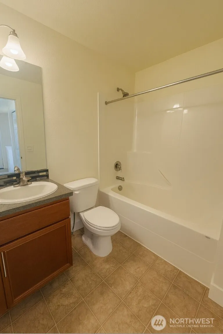 978 Edmonds Avenue NE #F, Renton, WA 98056