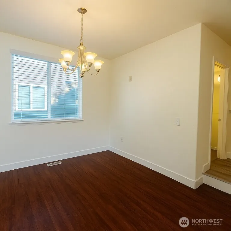 978 Edmonds Avenue NE #F, Renton, WA 98056