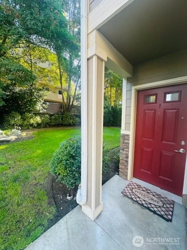 978 Edmonds Avenue NE #F, Renton, WA 98056