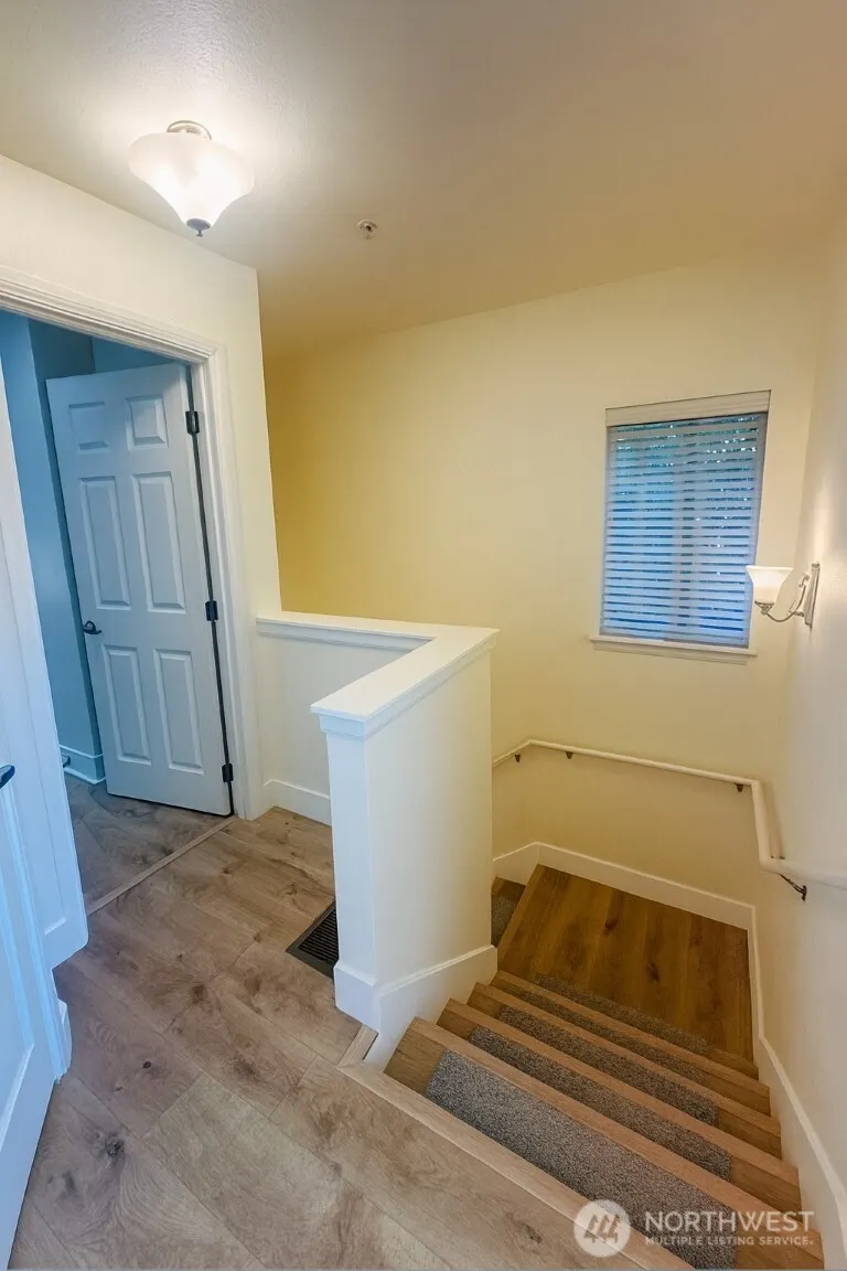 978 Edmonds Avenue NE #F, Renton, WA 98056