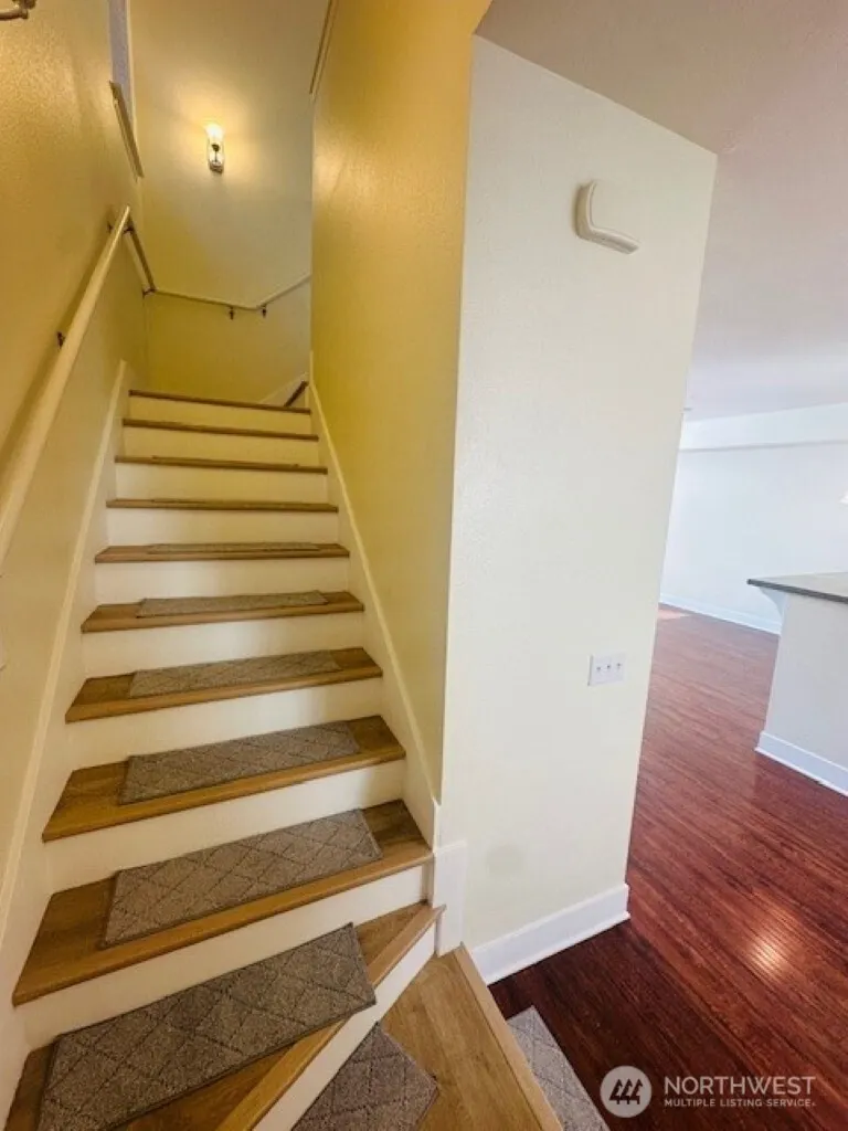 978 Edmonds Avenue NE #F, Renton, WA 98056