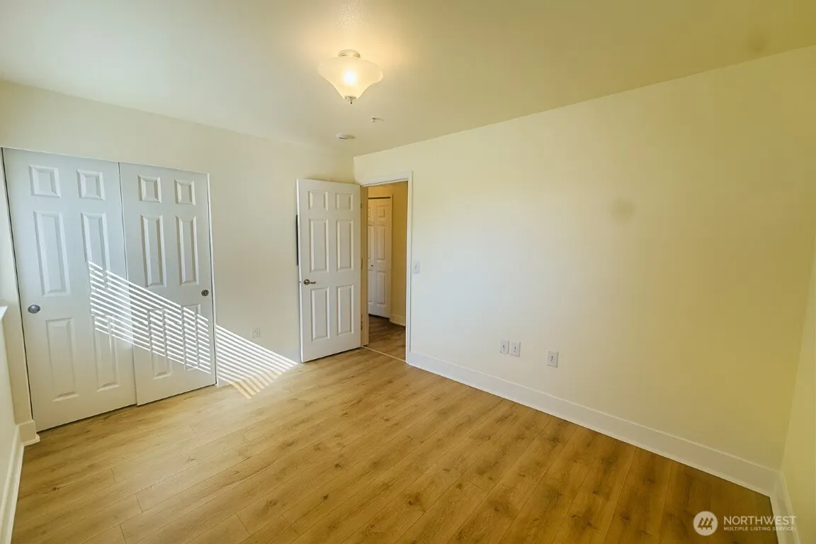 978 Edmonds Avenue NE #F, Renton, WA 98056