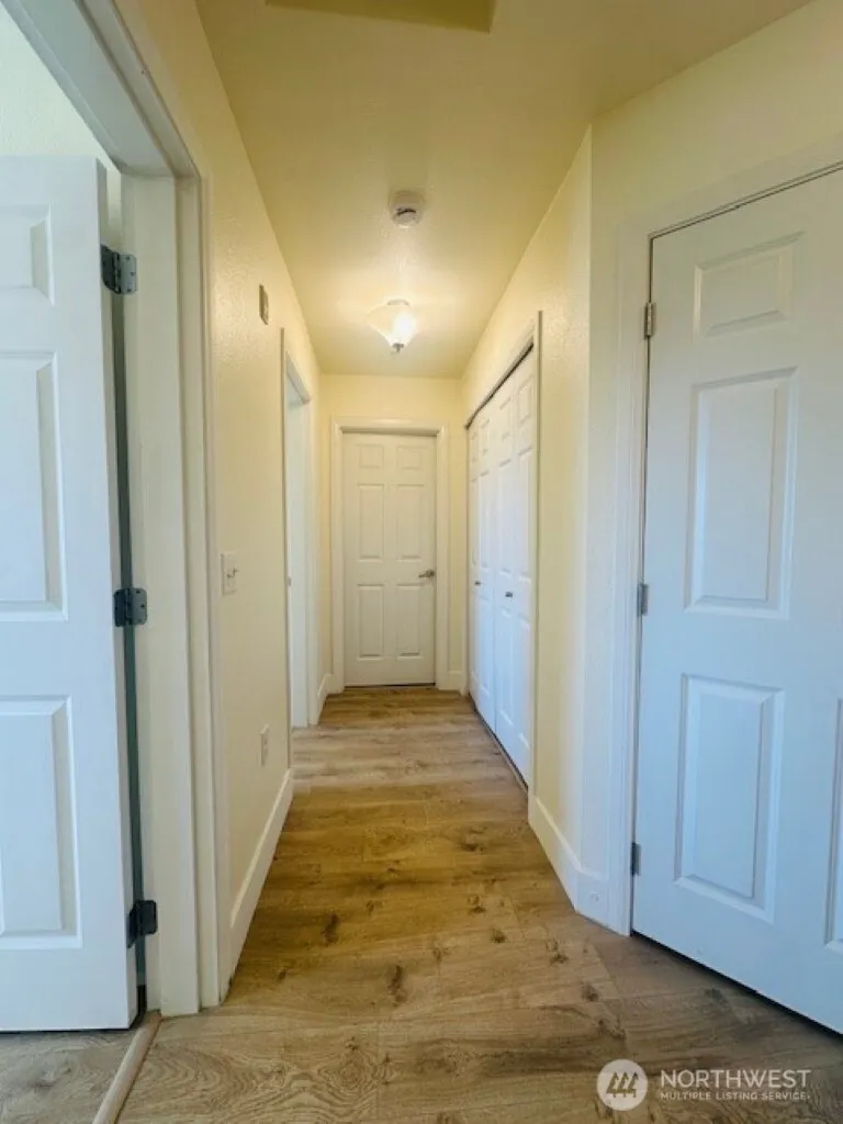 978 Edmonds Avenue NE #F, Renton, WA 98056