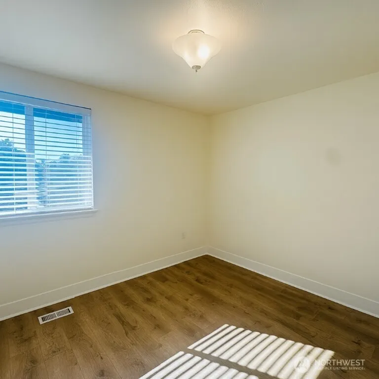 978 Edmonds Avenue NE #F, Renton, WA 98056