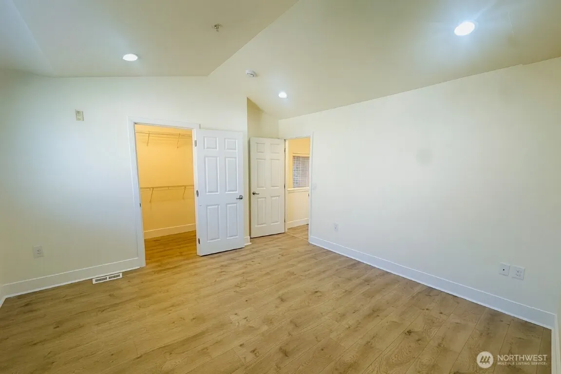 978 Edmonds Avenue NE #F, Renton, WA 98056