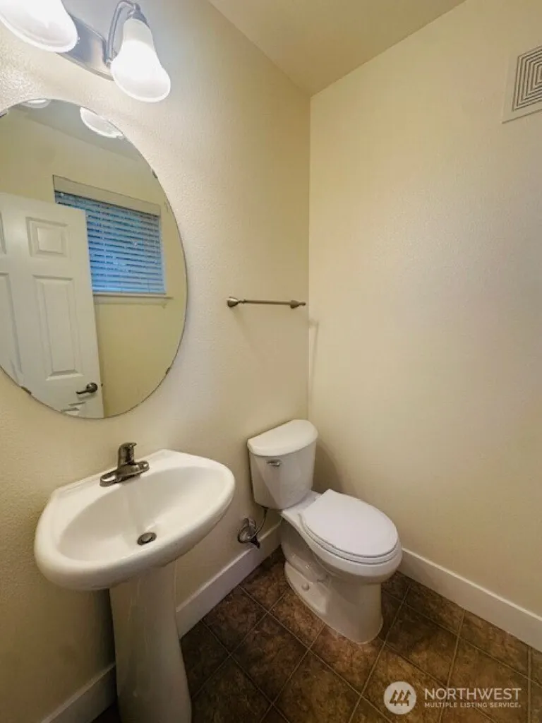 978 Edmonds Avenue NE #F, Renton, WA 98056