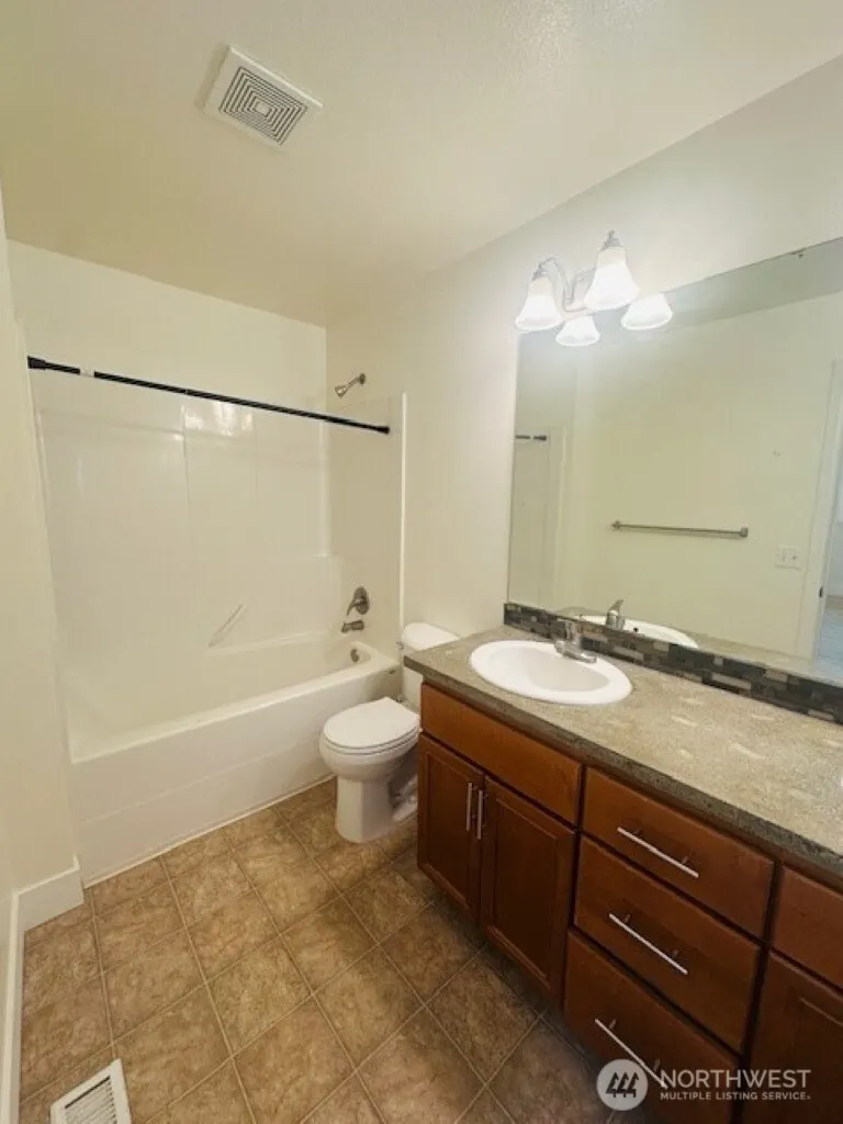 978 Edmonds Avenue NE #F, Renton, WA 98056