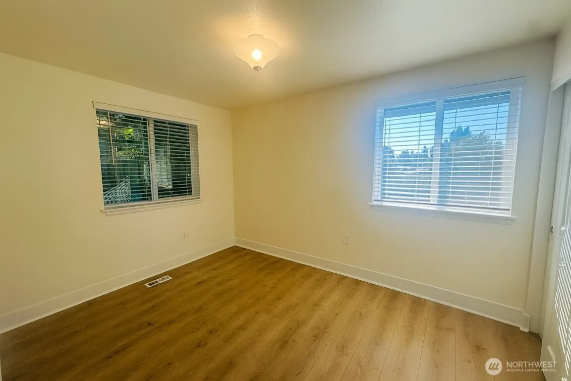 978 Edmonds Avenue NE #F, Renton, WA 98056