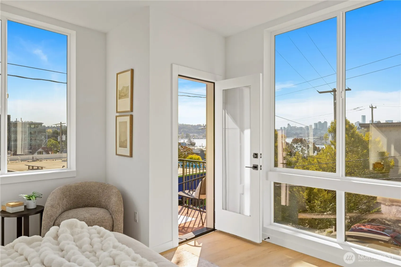 3421 Albion Place N, Seattle, WA 98103