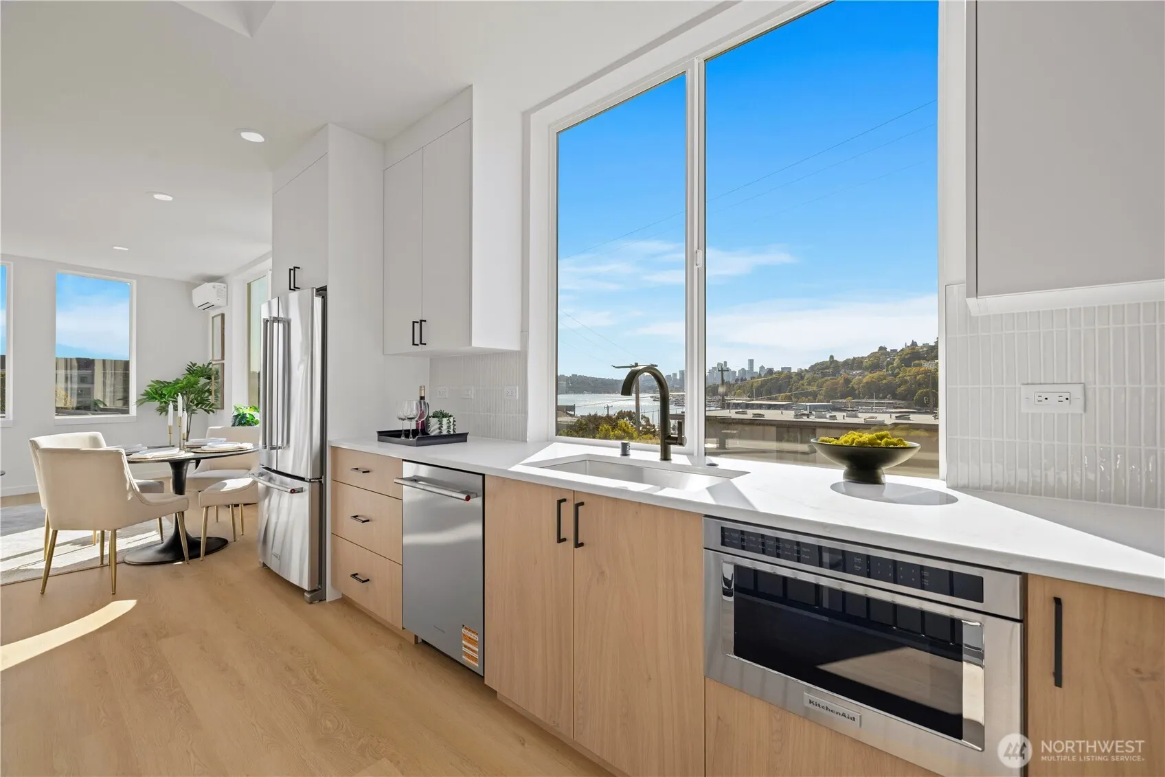 3421 Albion Place N, Seattle, WA 98103
