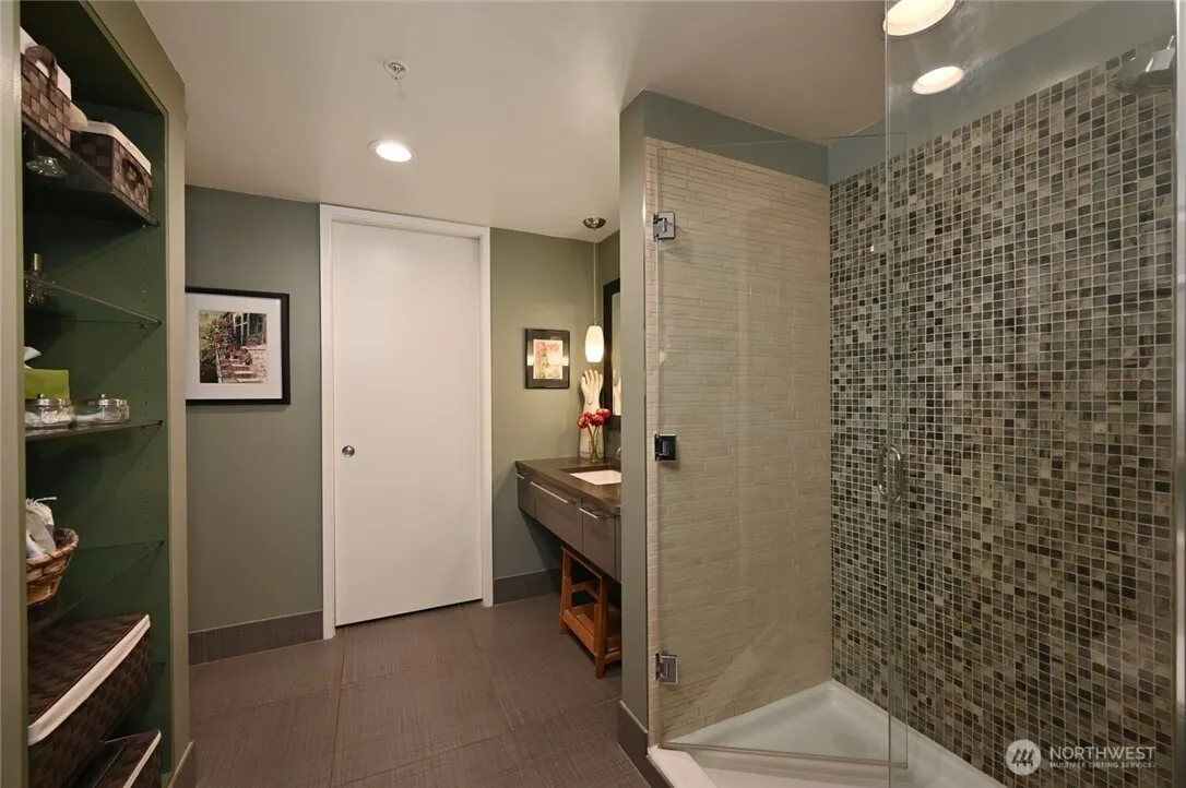 820 Blanchard Street #1301, Seattle, WA 98121