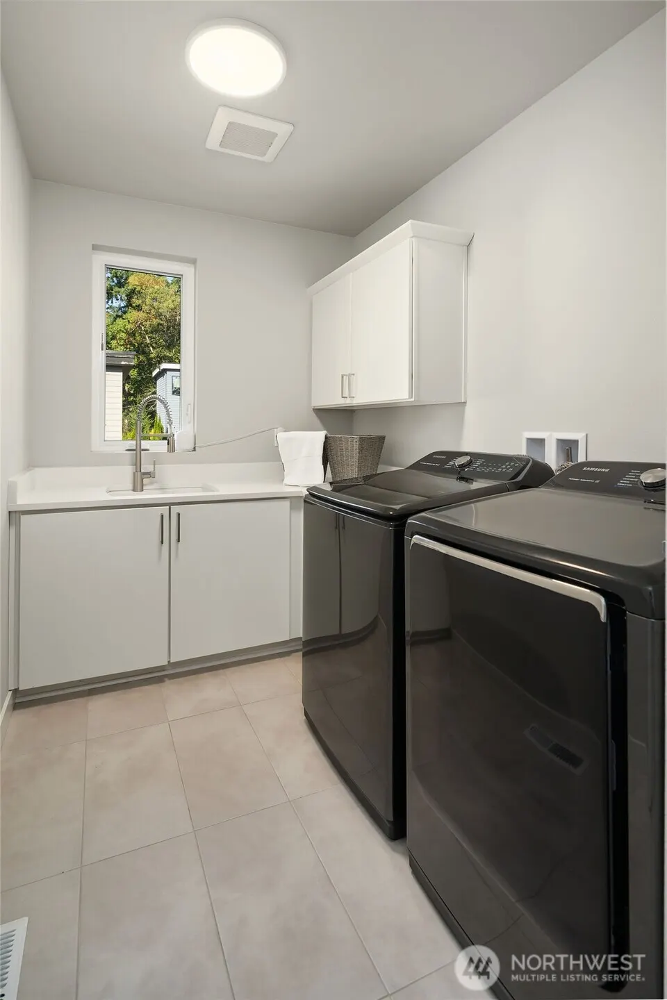 8014 NE 116th Place , Kirkland, WA 98034