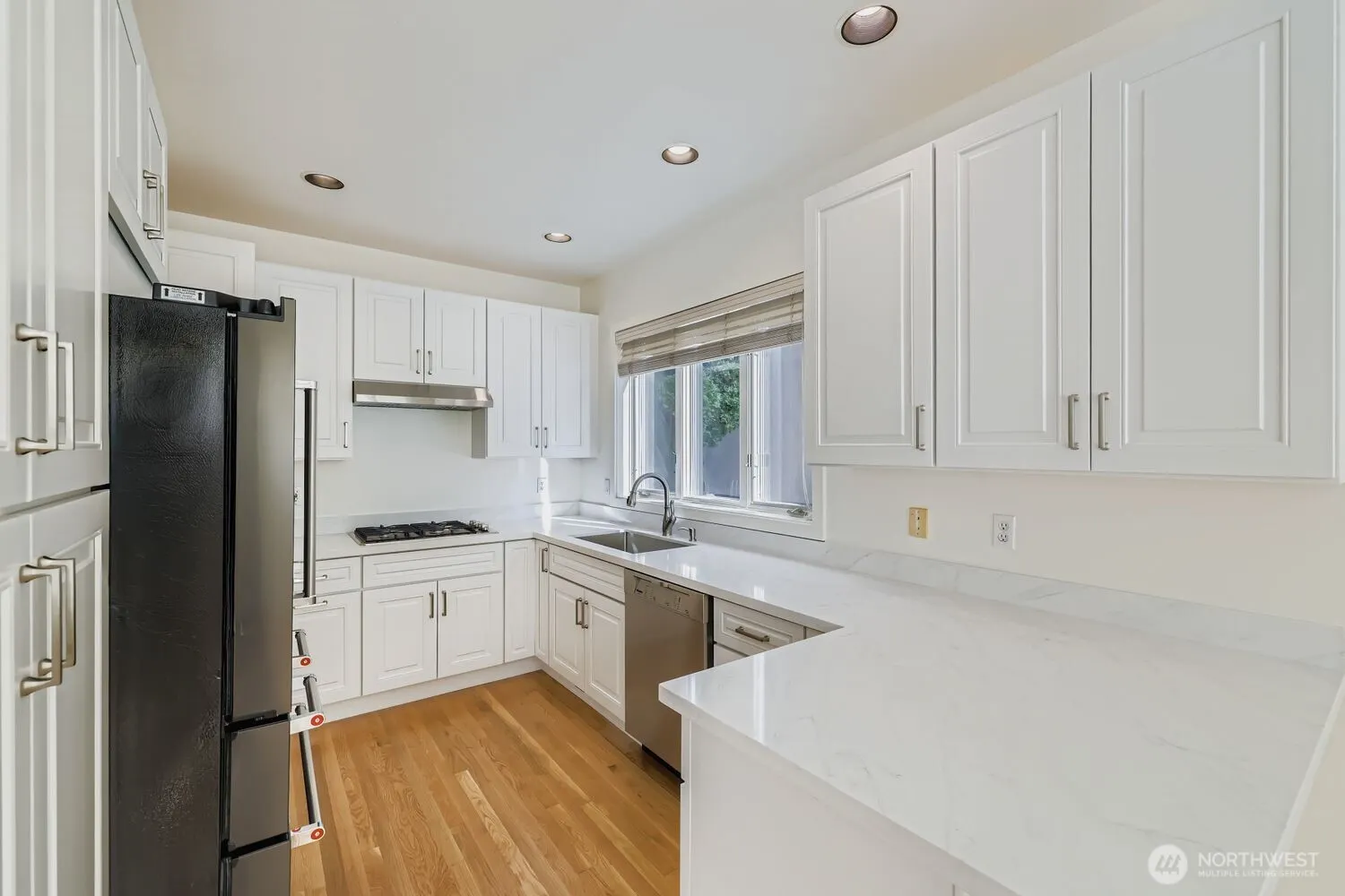608 Bellevue Way SE #F1, Bellevue, WA 98004-6633