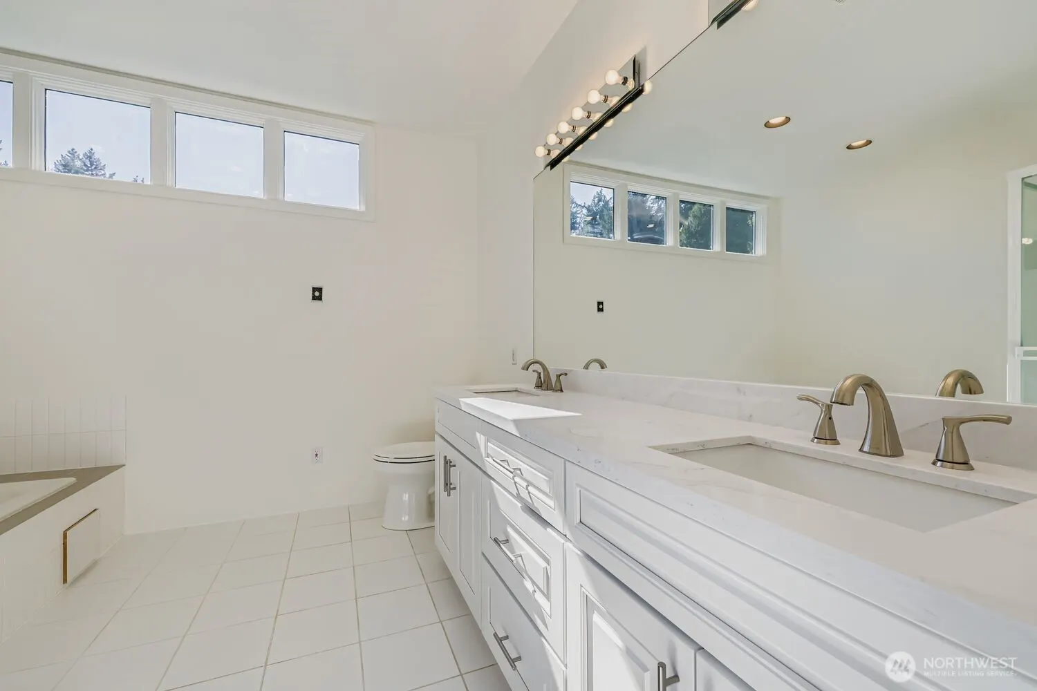608 Bellevue Way SE #F1, Bellevue, WA 98004-6633