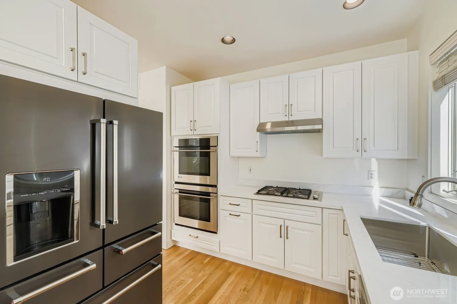 608 Bellevue Way SE #F1, Bellevue, WA 98004-6633