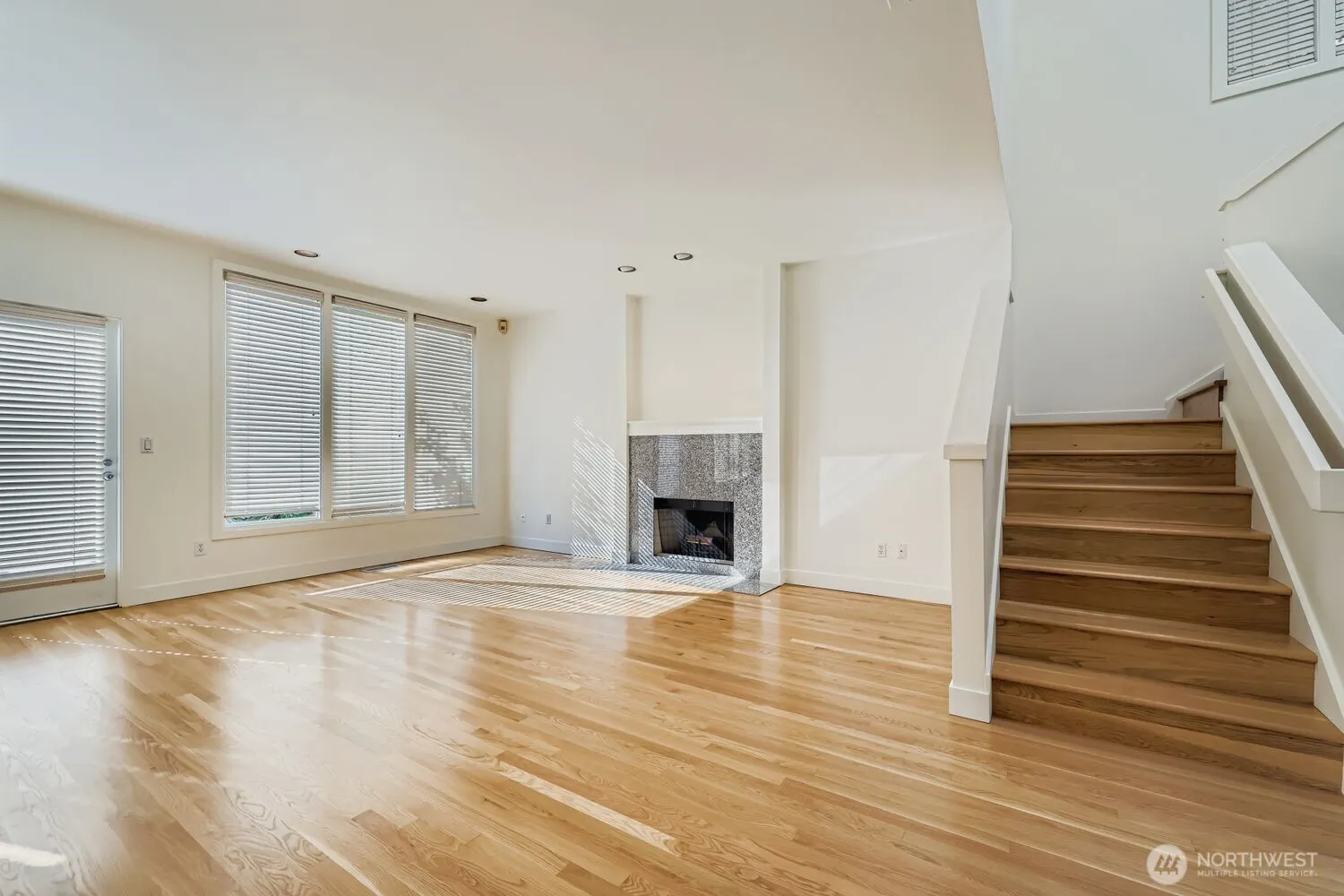 608 Bellevue Way SE #F1, Bellevue, WA 98004-6633