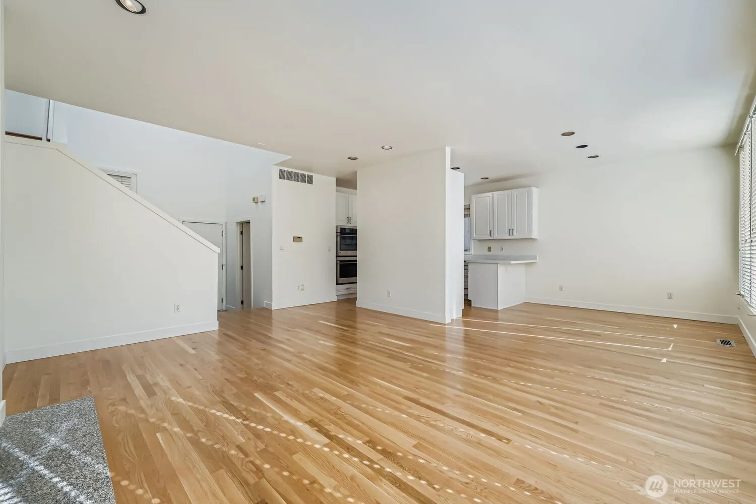 608 Bellevue Way SE #F1, Bellevue, WA 98004-6633