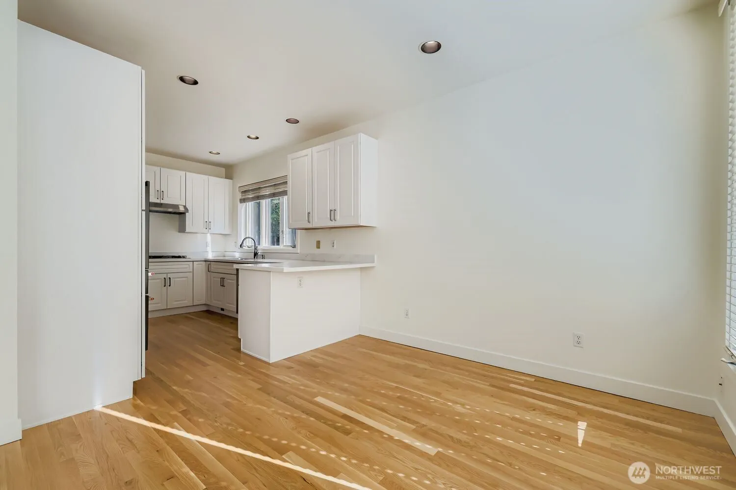 608 Bellevue Way SE #F1, Bellevue, WA 98004-6633