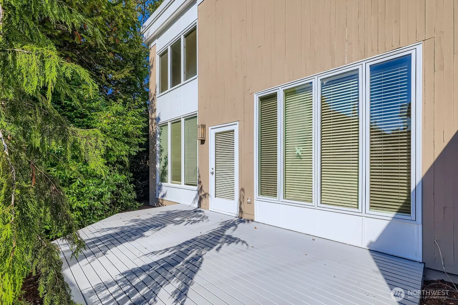 608 Bellevue Way SE #F1, Bellevue, WA 98004-6633