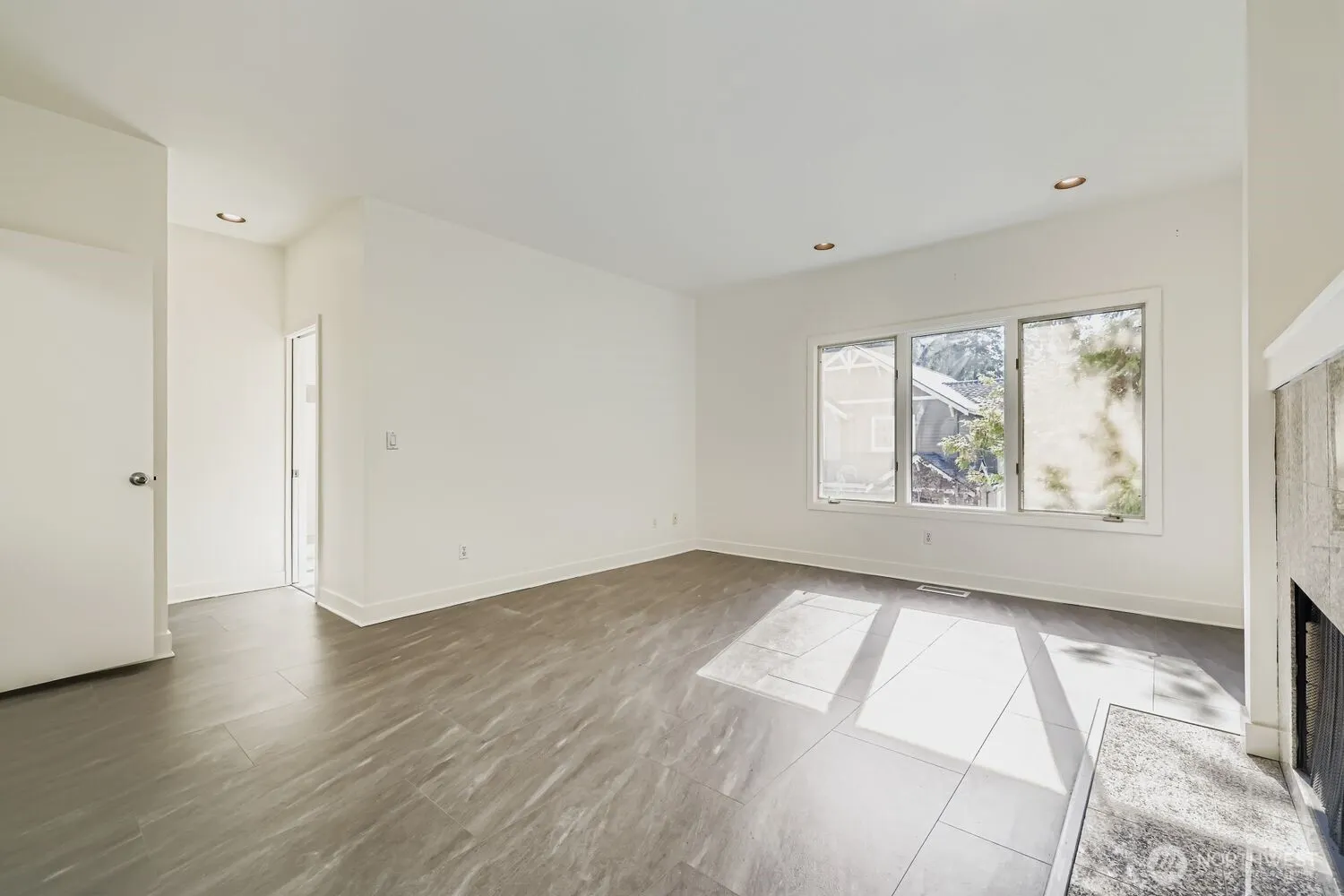 608 Bellevue Way SE #F1, Bellevue, WA 98004-6633
