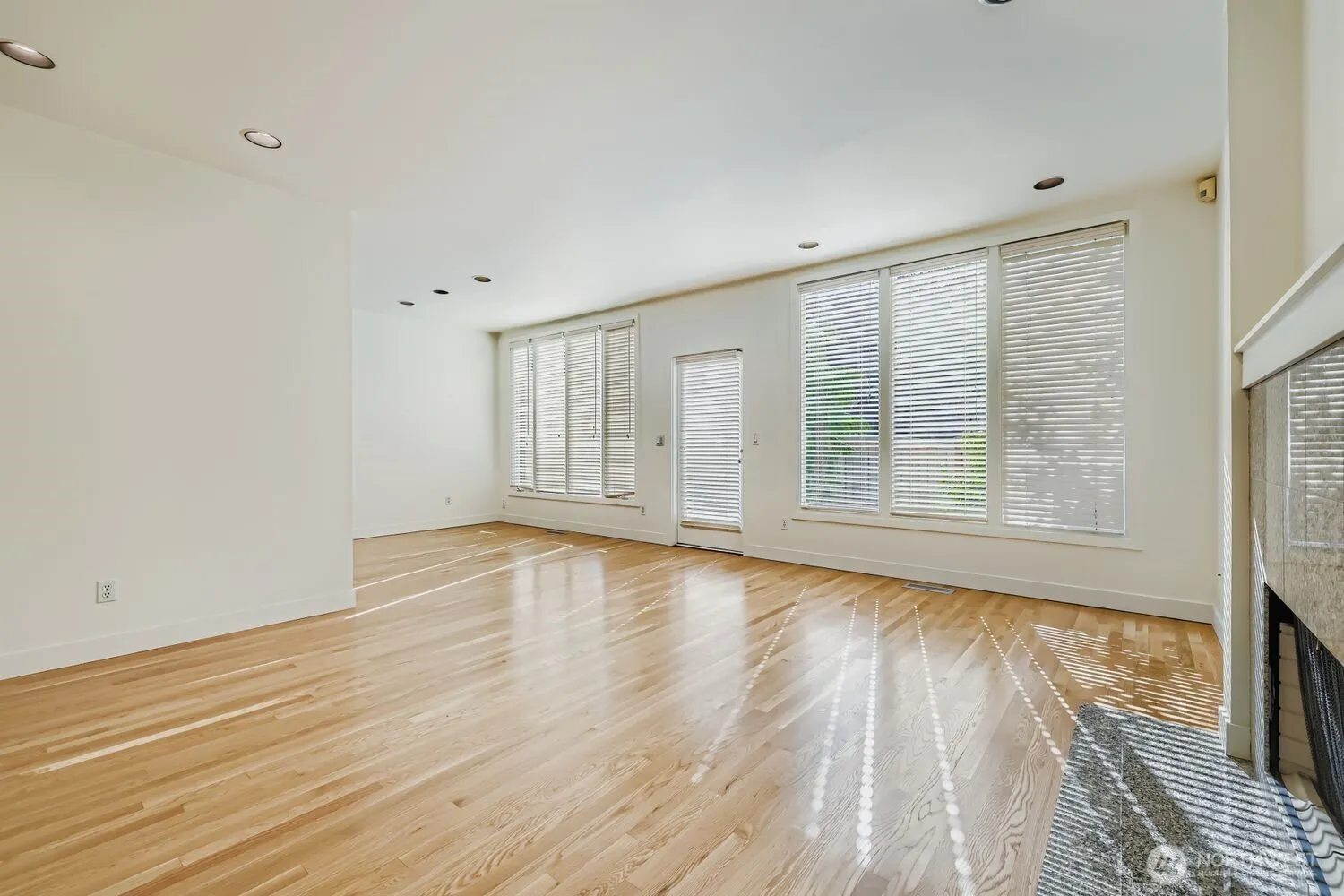 608 Bellevue Way SE #F1, Bellevue, WA 98004-6633