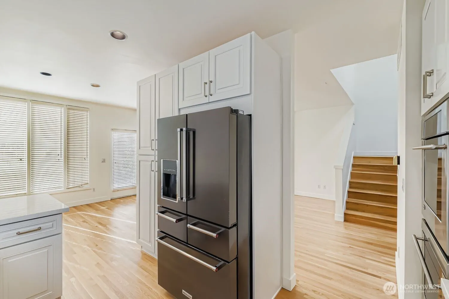 608 Bellevue Way SE #F1, Bellevue, WA 98004-6633