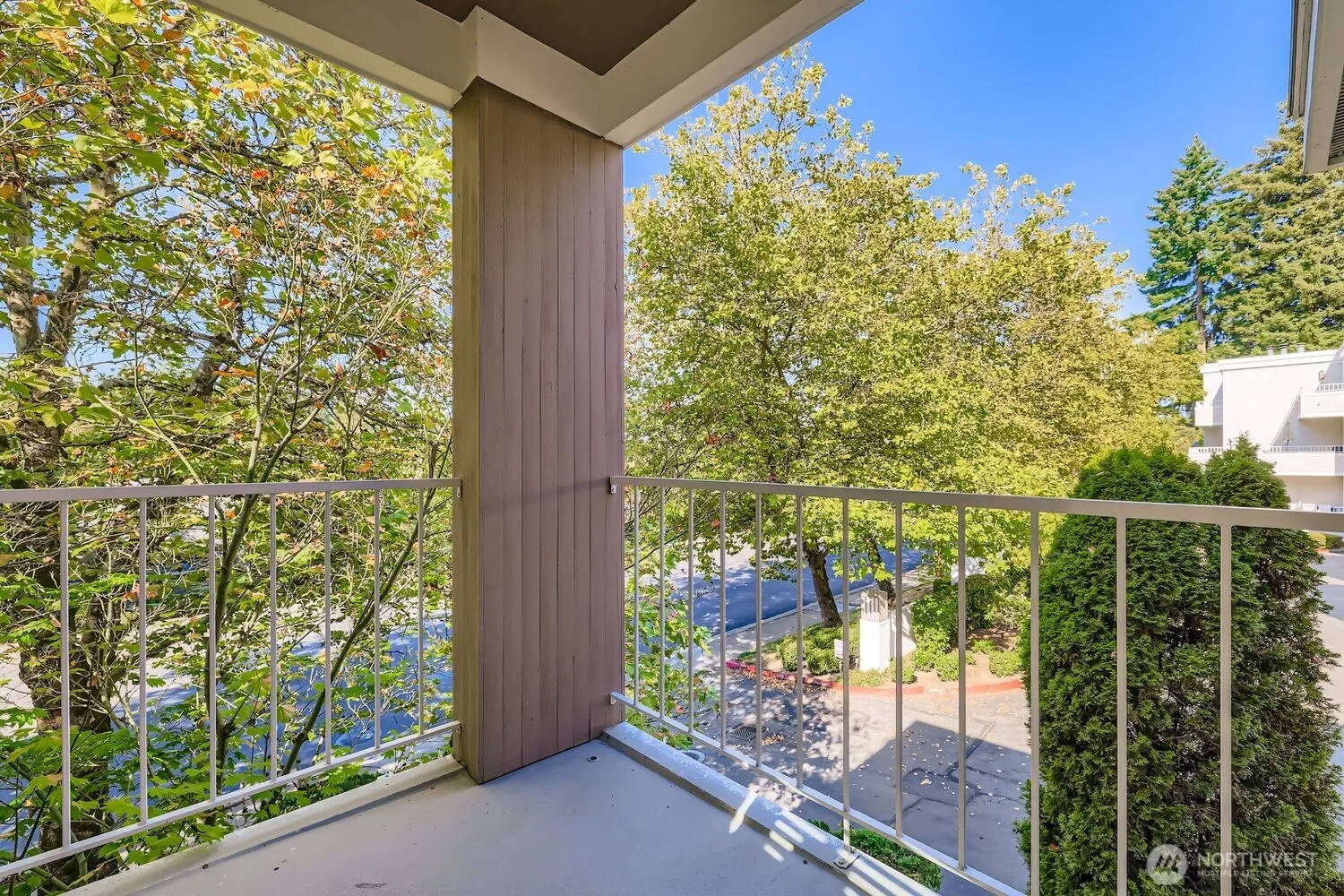 608 Bellevue Way SE #F1, Bellevue, WA 98004-6633