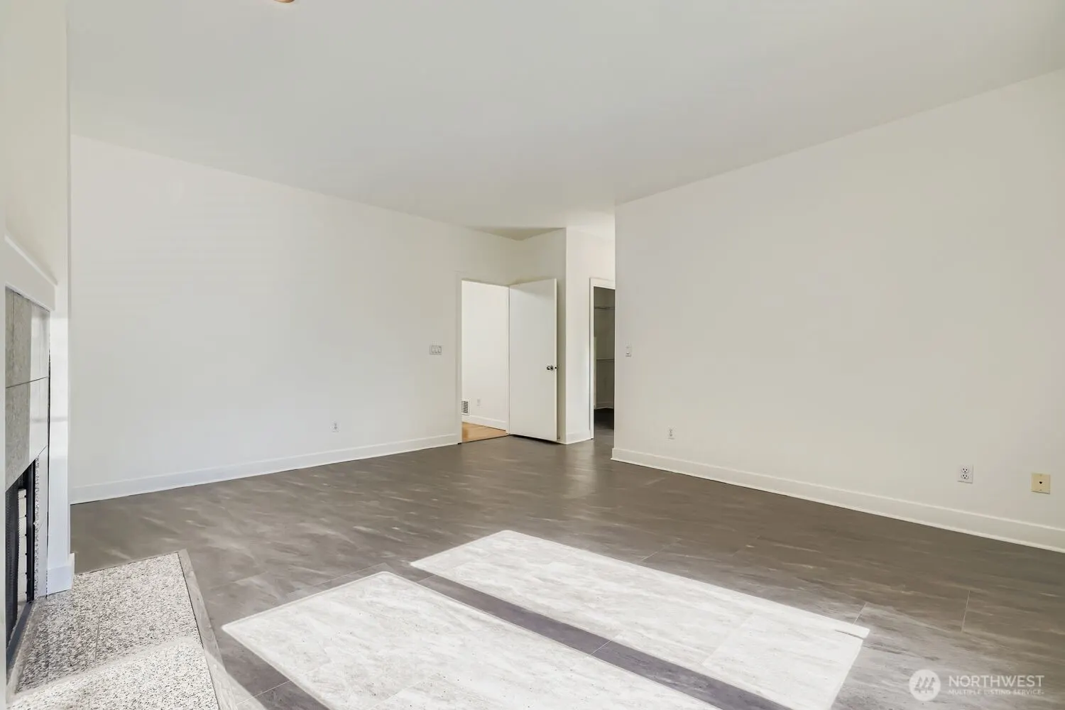 608 Bellevue Way SE #F1, Bellevue, WA 98004-6633