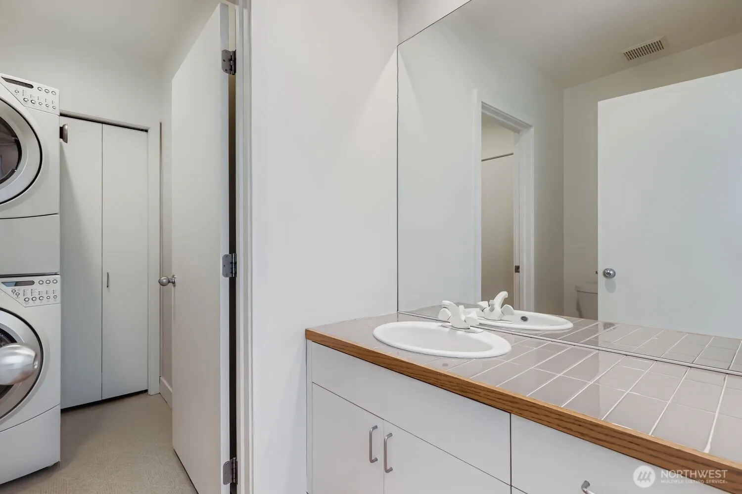 608 Bellevue Way SE #F1, Bellevue, WA 98004-6633