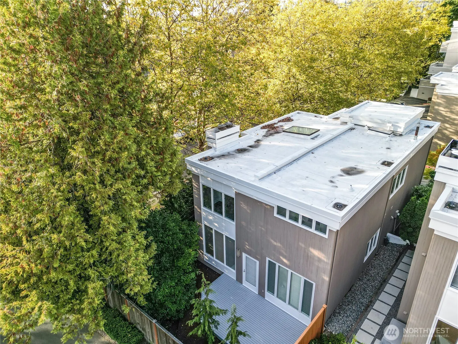 608 Bellevue Way SE #F1, Bellevue, WA 98004-6633