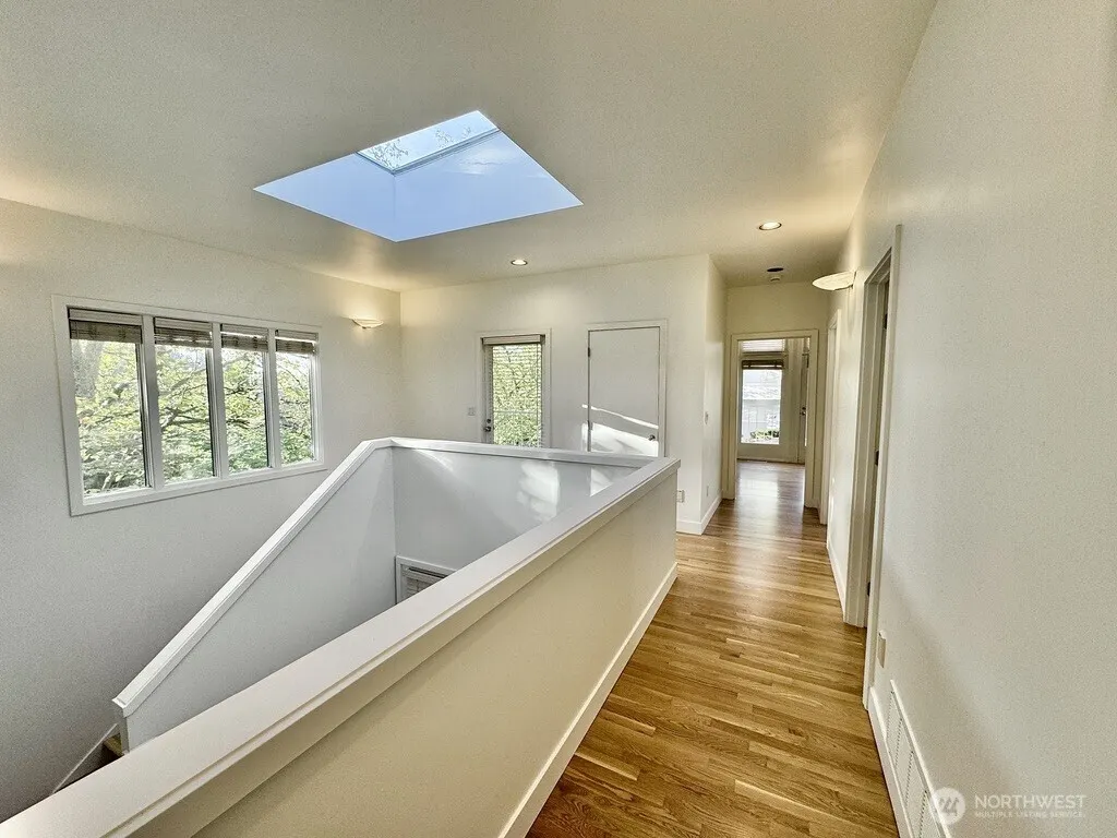 608 Bellevue Way SE #F1, Bellevue, WA 98004-6633